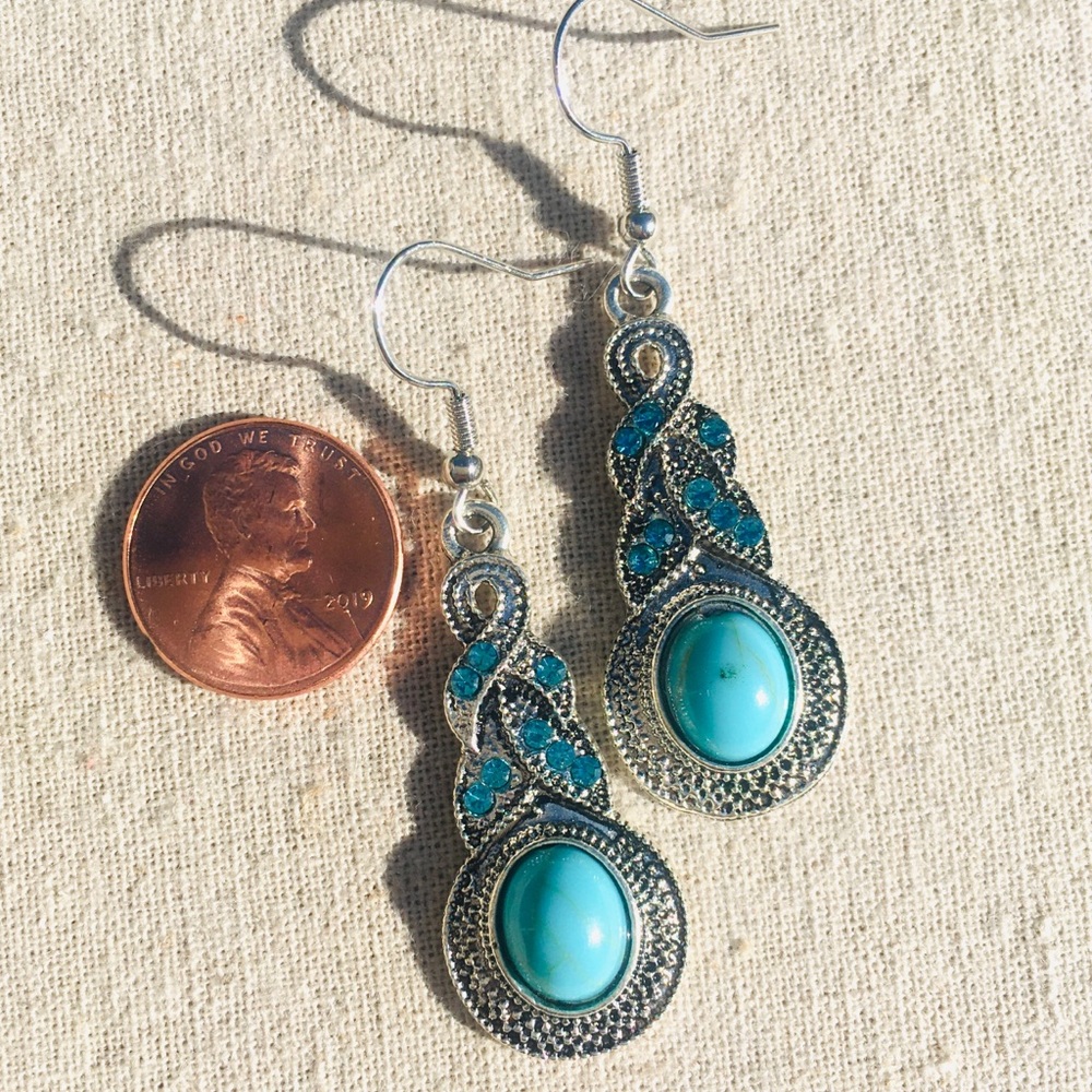 :: Turquoise+Silver Vintage Style Dangle Earrings - Picture 5 of 7